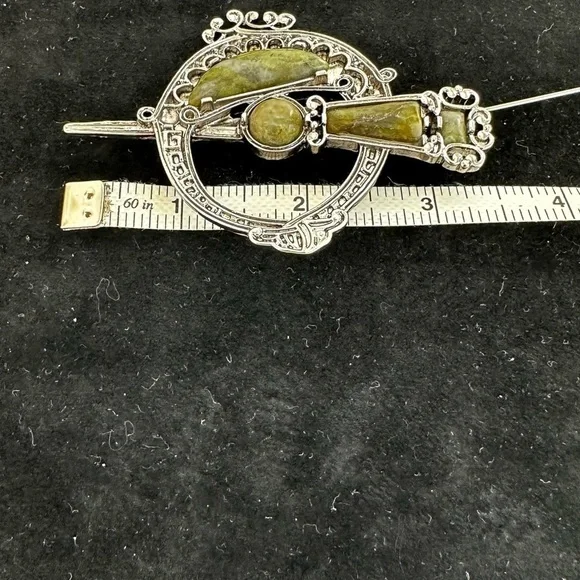 Vintage Brooch Silver with green stones 31/2” across - Picture 3 of 3